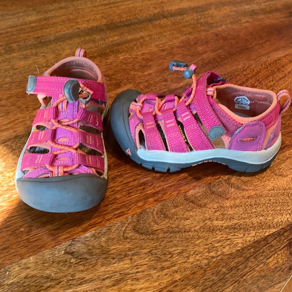 KEEN Pink toddler size 9 *very good*